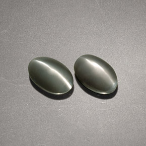 1.64 ct Green Chrysoberyl Cat's Eye Gemstone, Chrysoberyl Cat's Eye Gem in Oval Cabochon Shape for Sale.