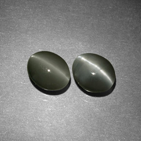 1.55 ct Green Chrysoberyl Cat's Eye Gemstone, Chrysoberyl Cat's Eye Gem in Oval Cabochon Shape for Sale.