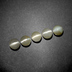 2.70 ct Green Chrysoberyl Cat's Eye Stone, Natural Chrysoberyl Cat's Eye in Round Cabochon Shape for Sale