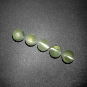 1.62 ct Green Chrysoberyl Cat's Eye Gemstone, Chrysoberyl Cat's Eye Gem in Round Cabochon Shape for Sale.