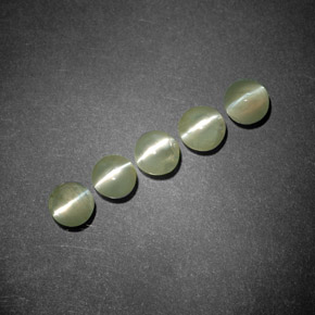 2.15 ct Green Chrysoberyl Cat's Eye Gemstone, Chrysoberyl Cat's Eye Gem in Round Cabochon Shape for Sale.