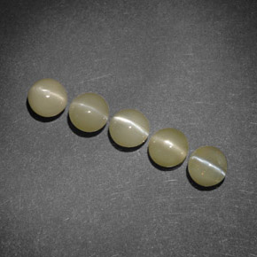 2.74 ct Yellow Chrysoberyl Cat's Eye Stone, Natural Chrysoberyl Cat's Eye in Round Cabochon Shape for Sale