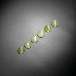 2.35 ct Green Chrysoberyl Cat's Eye Gemstone, Chrysoberyl Cat's Eye Gem in Round Cabochon Shape for Sale.