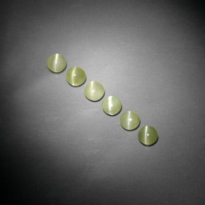 2.35 ct Green Chrysoberyl Cat's Eye Stone, Natural Chrysoberyl Cat's Eye in Round Cabochon Shape for Sale