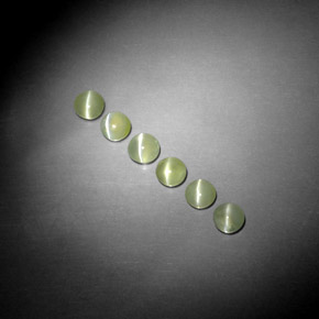 2.07 ct Green Chrysoberyl Cat's Eye Gemstone, Chrysoberyl Cat's Eye Gem in Round Cabochon Shape for Sale.