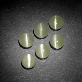 2.00 ct Green Chrysoberyl Cat's Eye Stone, Natural Chrysoberyl Cat's Eye in Round Cabochon Shape for Sale