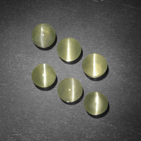 2.47 ct Green Chrysoberyl Cat's Eye Stone, Natural Chrysoberyl Cat's Eye in Round Cabochon Shape for Sale