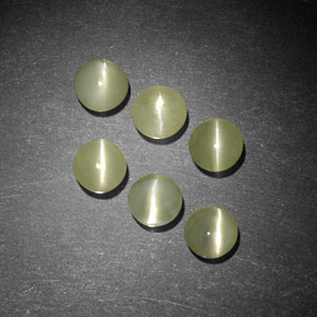 1.67 ct Green Chrysoberyl Cat's Eye Stone, Natural Chrysoberyl Cat's Eye in Round Cabochon Shape for Sale