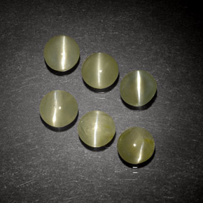 2.25 ct Green Chrysoberyl Cat's Eye Gemstone, Chrysoberyl Cat's Eye Gem in Round Cabochon Shape for Sale.