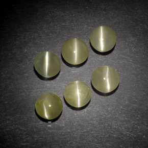 2.25 ct Green Chrysoberyl Cat's Eye Stone, Natural Chrysoberyl Cat's Eye in Round Cabochon Shape for Sale