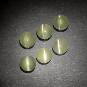 1.84 ct Green Chrysoberyl Cat's Eye Gemstone, Chrysoberyl Cat's Eye Gem in Round Cabochon Shape for Sale.