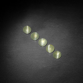 1.70 ct Green Chrysoberyl Cat's Eye Gemstone, Chrysoberyl Cat's Eye Gem in Round Cabochon Shape for Sale.