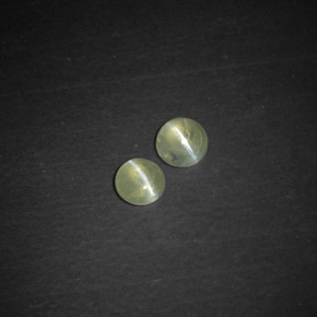0.49 ct Green Chrysoberyl Cat's Eye Stone, Natural Chrysoberyl Cat's Eye in Round Cabochon Shape for Sale