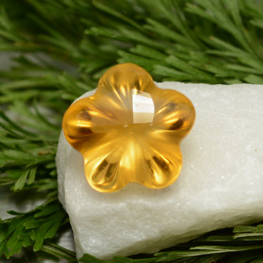 1.69ct Flower-cut Golden Citrine from Madagascar, Dimension 8.2 x 8mm, Natural untreated Gemstone, Transparent Clarity, 1 piece Citrine in Dark Golden Color, Mohs Hardness of 7 suitable for daily wear jewelry, Year of the Rooster Gemstone, Photo A