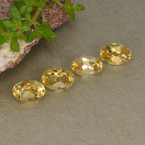 Dorado claro Citrina Gema - 0.5ct Forma ovalada (ID: 496977)