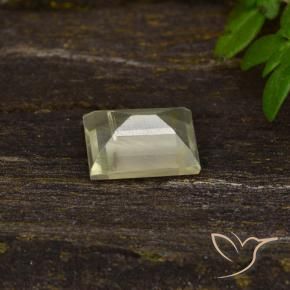 Color-Change Diaspore Gemstone in 5.2 x 4.1 mm Size for Sale, Color-Change Diaspore Stone in Yellow Beige Color