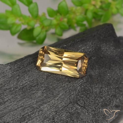 0.69 ct Golden Color-Change Garnet Stone, Natural Color-Change Garnet in Octagon / Scissor Cut Shape for Sale