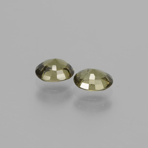 Color-Change Garnet Gemstone in 6 x 4 mm (calibrated) Size for Sale, Color-Change Garnet Stone in Greenish Brown To Red Pink Color