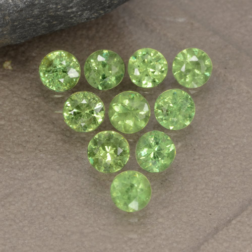 Verde cálido Granate Demantoide Gema - 0.2ct Corte Diamante (ID: 468968)