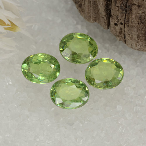 Pear Green Demantoid Garnet Gem - 0.3ct Oval Facet (ID: 471656)