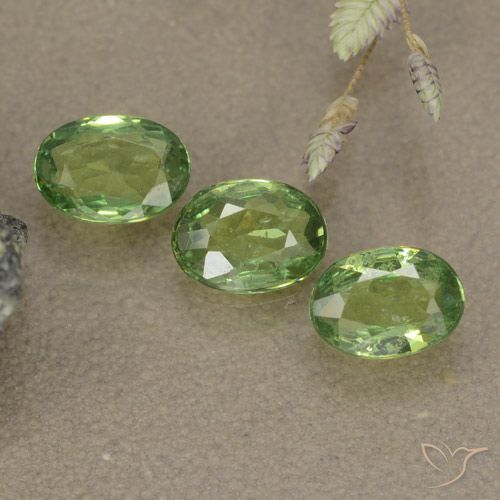 1.40ctw Natural Light Green Demantoid Garnet, Oval, VS-SI