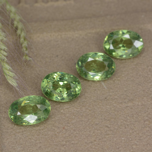 Warm Green Гранат Демантоид Камень - 0.6ct Фасетный Овал (ID: 478601)
