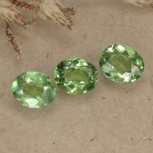1.00ctw Natural Light Forest Green Demantoid Garnet, Oval, VS-SI