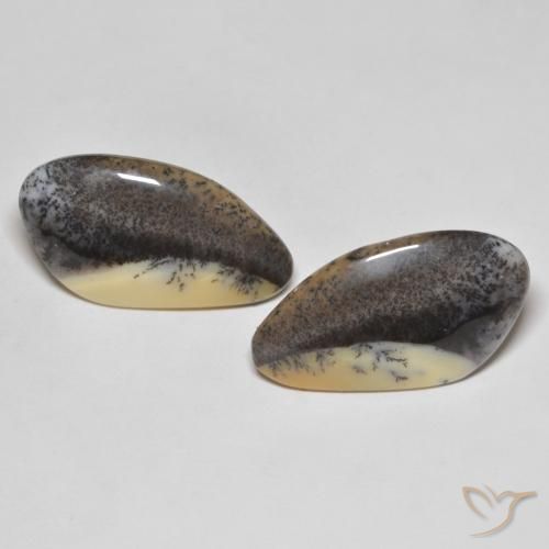 قطعتان من عقيق شجيري فانسى المتطابق بحجم ٣٢.٦x١٨.٣ مم، الوزن الإجمالي ٣٨.٠٤ قيراط / المتوسط. ١٩.٠٢ قيراط لكل منها، اللون: متعدد الألوان ، النقاء: غير شفاف ، حجر كريم طبيعي، صلابة موس ٦.٥ - ٧ مناسب للمجوهرات التي ترتدى يوميًا, Photo A