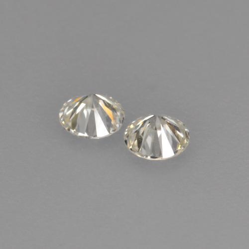 Diamond Gemstones in 2.6 mm (calibrated) Size for Sale, Diamond Stones in Warm White Color