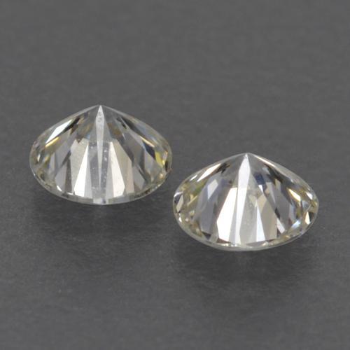 Diamond Gemstones in 2.6 mm (calibrated) Size for Sale, Diamond Stones in Warm White Color