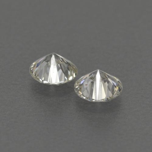 Diamond Gemstones in 2.6 mm (calibrated) Size for Sale, Diamond Stones in Warm White Color