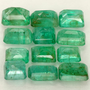 Emerald Gemstone in 5.1 x 3.2 mm Size for Sale, Emerald Stone in Green Color