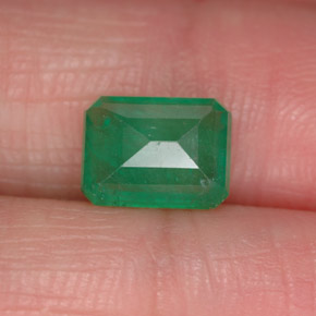 Emerald Gemstone in 8 x 6 mm (calibrated) Size for Sale, Emerald Stone in Green Color