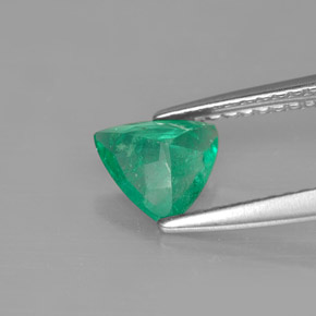 Emerald Gemstone in 6.6 x 6.2 mm Size for Sale, Emerald Stone in Green Color