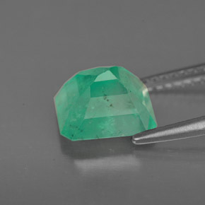 Emerald Gemstone in 8.2 x 6.4 mm Size for Sale, Emerald Stone in Green Color