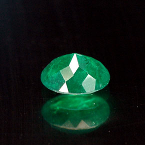 Emerald Gemstone in 5.3 x 4.2 mm Size for Sale, Emerald Stone in Green Color