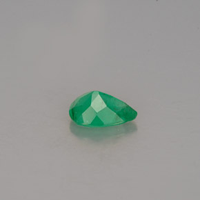 Emerald Gemstone in 6.5 x 4.6 mm Size for Sale, Emerald Stone in Green Color