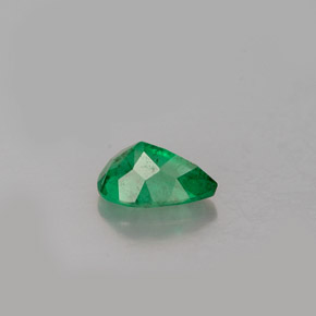Emerald Gemstone in 6.4 x 4.4 mm Size for Sale, Emerald Stone in Green Color