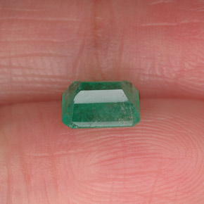 Emerald Gemstone in 6.3 x 4.8 mm Size for Sale, Emerald Stone in Green Color