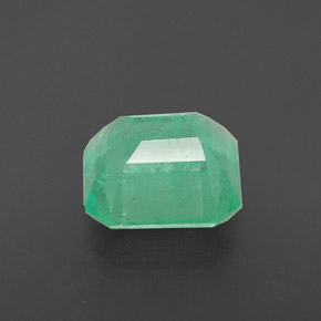 Emerald Gemstone in 7.7 x 7.2 mm Size for Sale, Emerald Stone in Green Color