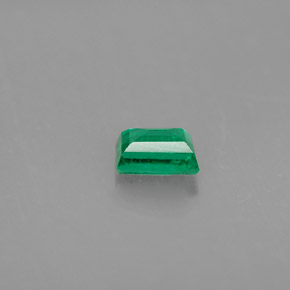 Emerald Gemstone in 4.8 x 3.3 mm Size for Sale, Emerald Stone in Green Color