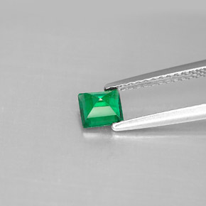 Emerald Gemstone in 4.6 x 4.4 mm Size for Sale, Emerald Stone in Green Color