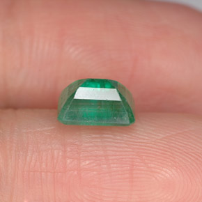 Emerald Gemstone in 7 x 5 mm (calibrated) Size for Sale, Emerald Stone in Green Color