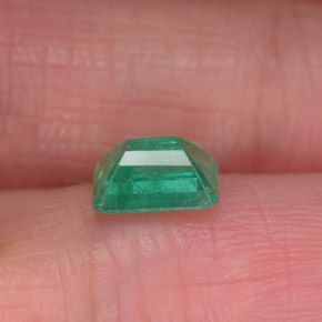 Emerald Gemstone in 7 x 5 mm (calibrated) Size for Sale, Emerald Stone in Green Color