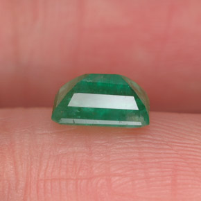 Emerald Gemstone in 7 x 5 mm (calibrated) Size for Sale, Emerald Stone in Green Color