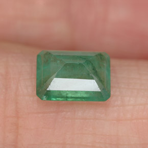 Emerald Gemstone in 8 x 6 mm (calibrated) Size for Sale, Emerald Stone in Green Color