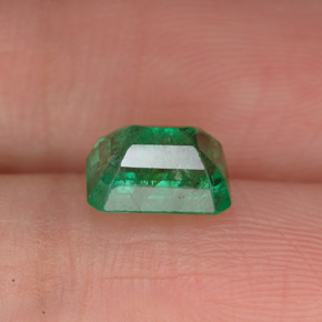 Emerald Gemstone in 7.6 x 5.7 mm Size for Sale, Emerald Stone in Green Color