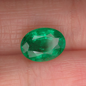 1.75 ct Green Emerald Stone, Natural Emerald in Oval Facet Shape for Sale