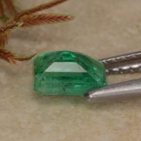 Emerald Gemstone in 6.1 x 4.2 mm Size for Sale, Emerald Stone in Green Color