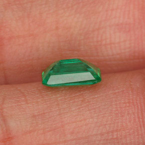 Emerald Gemstone in 7 x 5 mm (calibrated) Size for Sale, Emerald Stone in Green Color